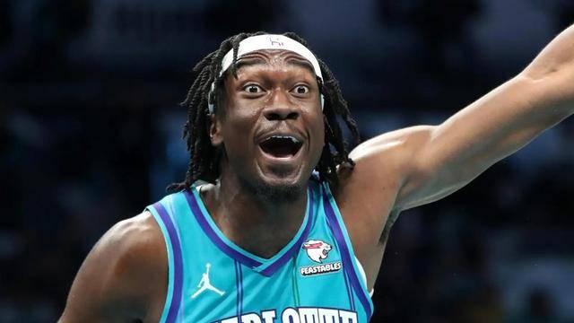 NBA选秀大会：夏洛特黄蜂和菲尼克斯太阳达成交易(夏洛特黄蜂队主场)
